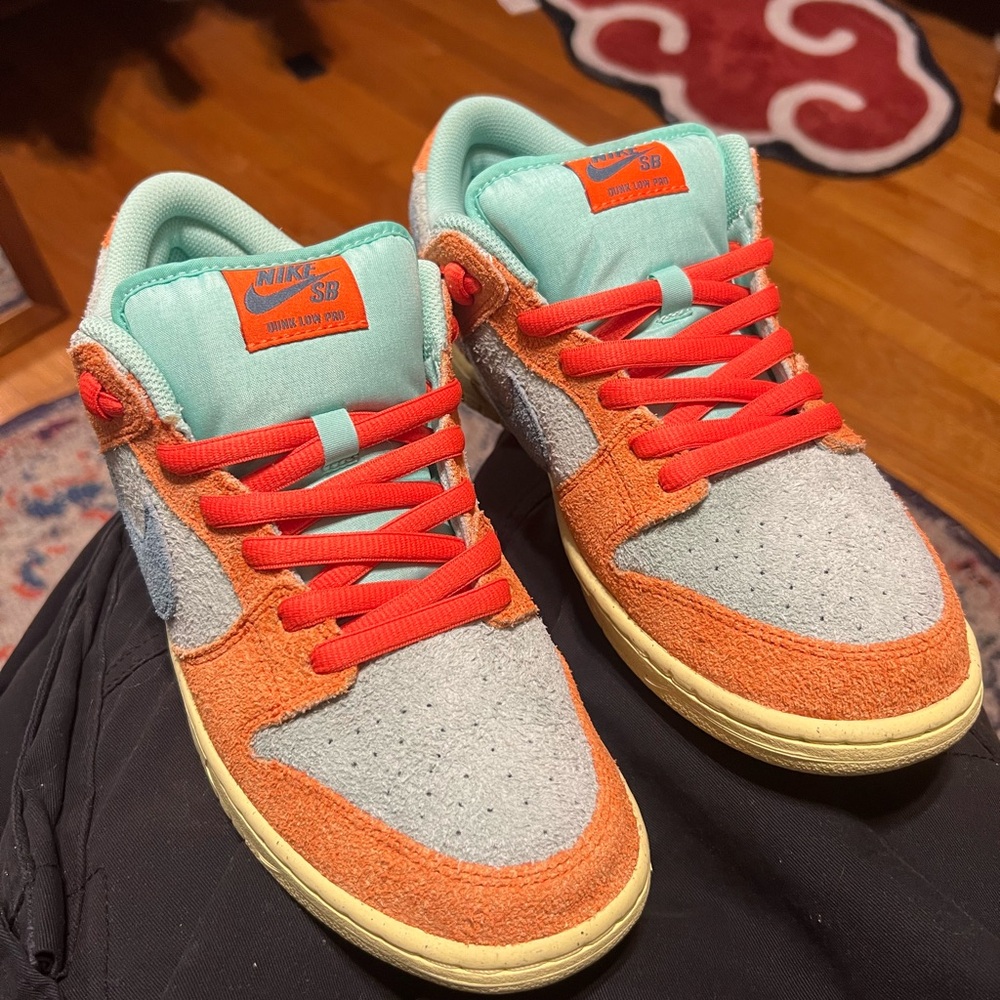 Nike SB Low-Top Sneakers in Orange & Mint